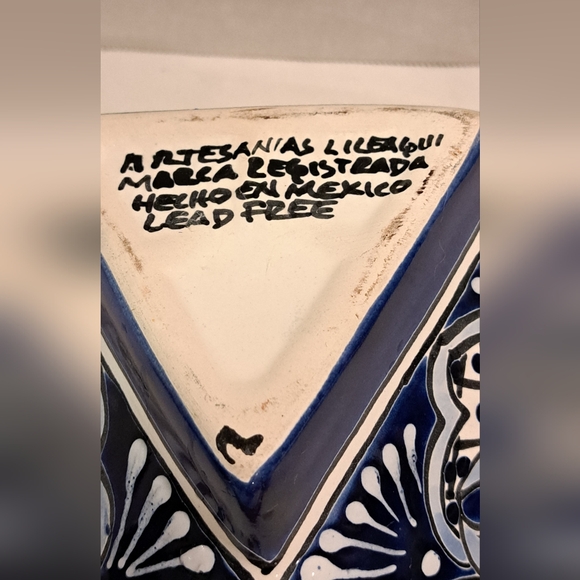 Folk Art Pottery Bowl Mexico, triangle shape. - Picture 6 of 8